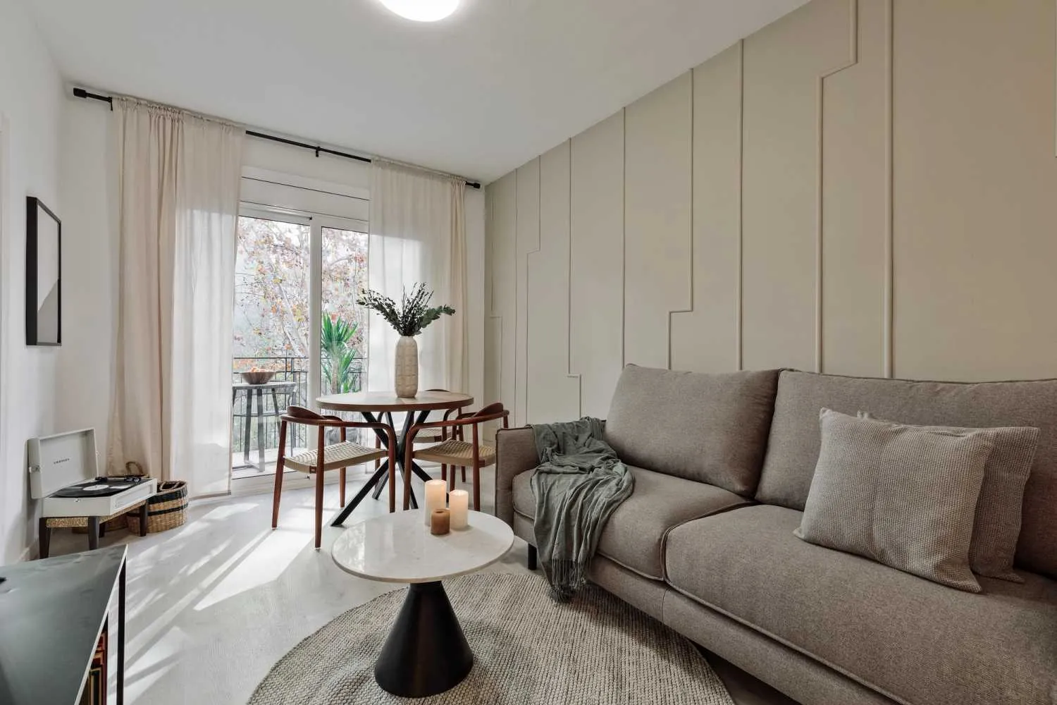 Urban Barcelona Flat With Gigabit Internet & Professional Home Office Setup #2