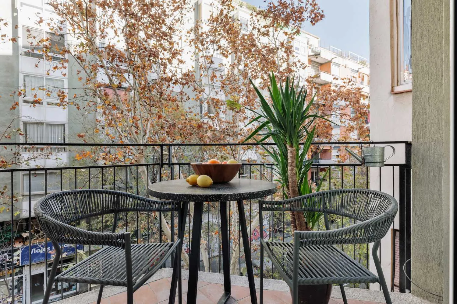 Urban Barcelona Flat With Gigabit Internet & Professional Home Office Setup #4