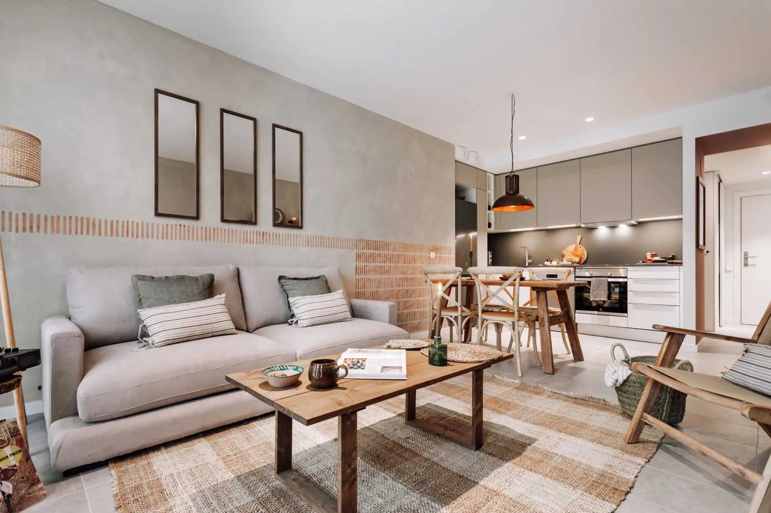 Designer City Flat With Ultra-fast Wifi & Dual Monitors For Remote Work In Barcelona #2