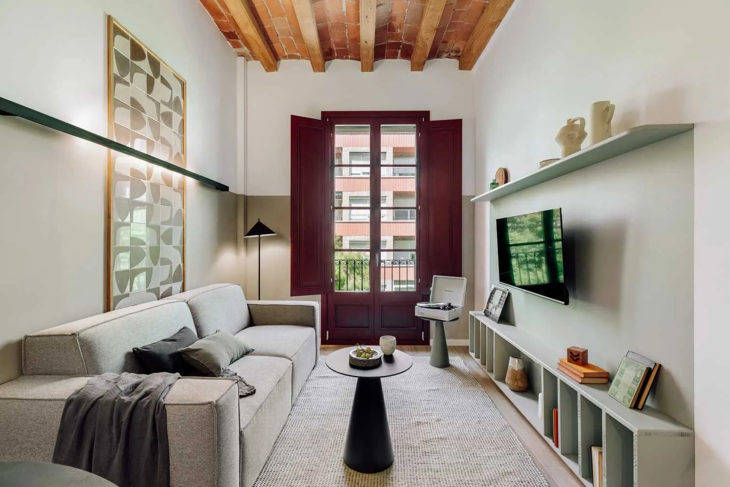 Trendy Barcelona Flat With Ultra-fast Wifi & Pro Home Office Setup For Remote Work #4