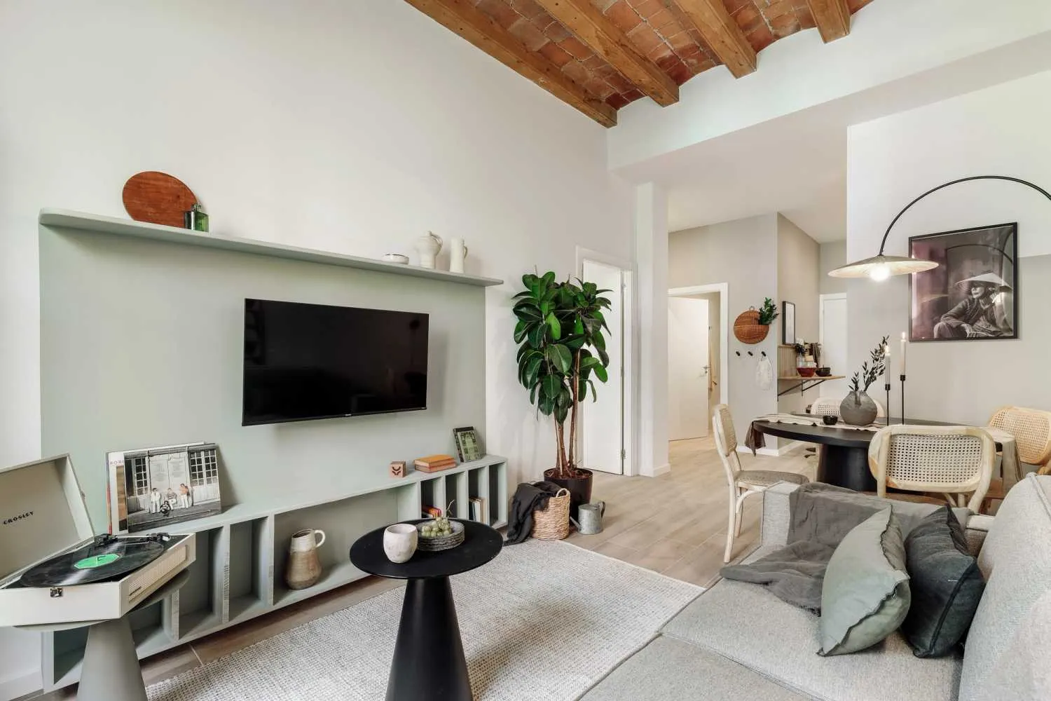 Trendy Barcelona Flat With Ultra-fast Wifi & Pro Home Office Setup For Remote Work #5