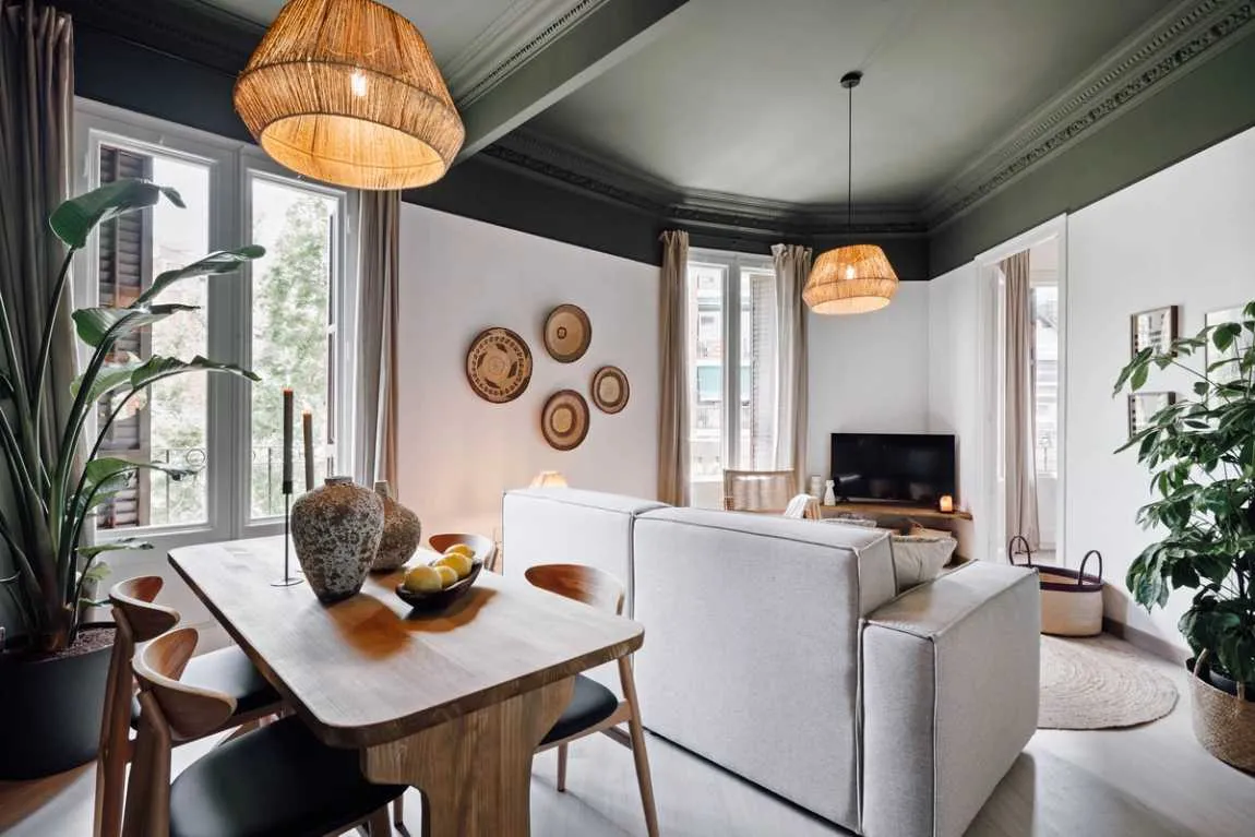 Stylish 80m2 Barcelona Flat With High-speed Fiber & Pro Home Office Setup #4