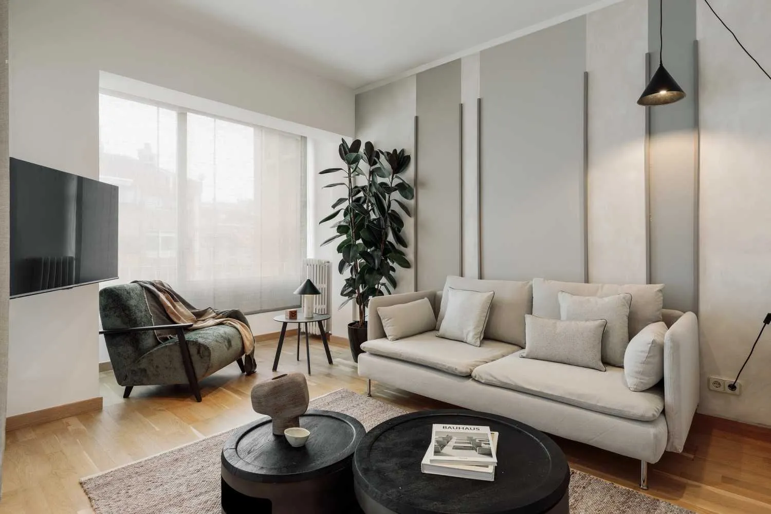 Premium Barcelona Apartment With High-speed Internet And Dedicated Home Office Space #5