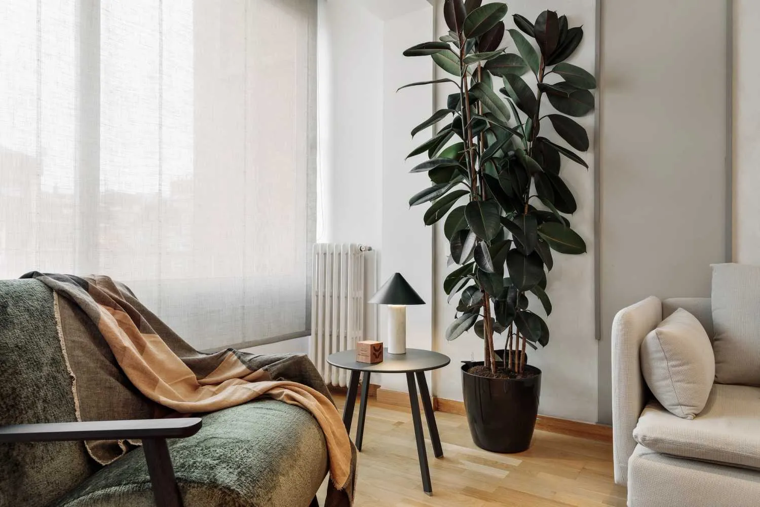 Premium Barcelona Apartment With High-speed Internet And Dedicated Home Office Space #3