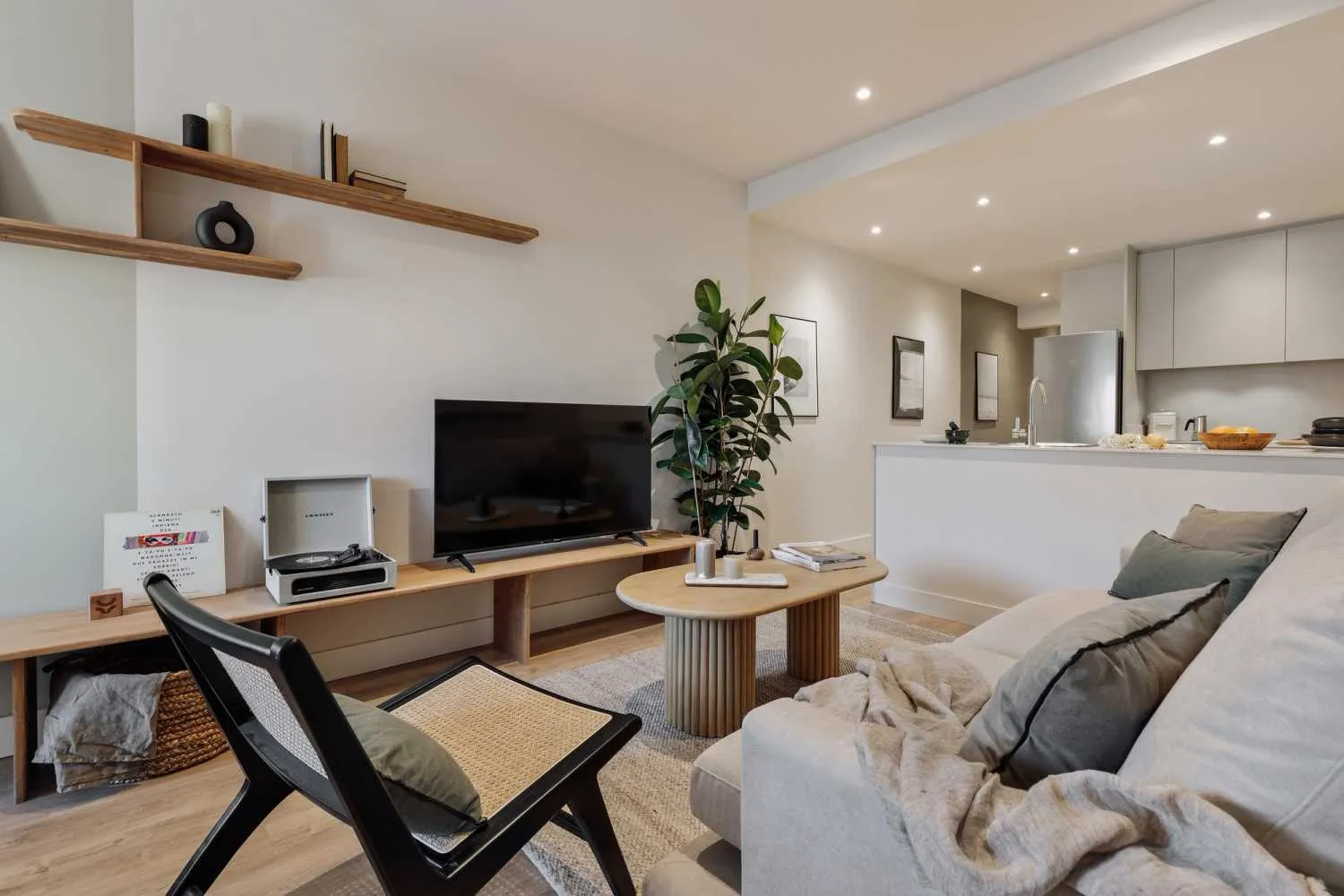 Spacious Barcelona Flat With Pro Home Office Setup And High-speed Fiber Internet #3