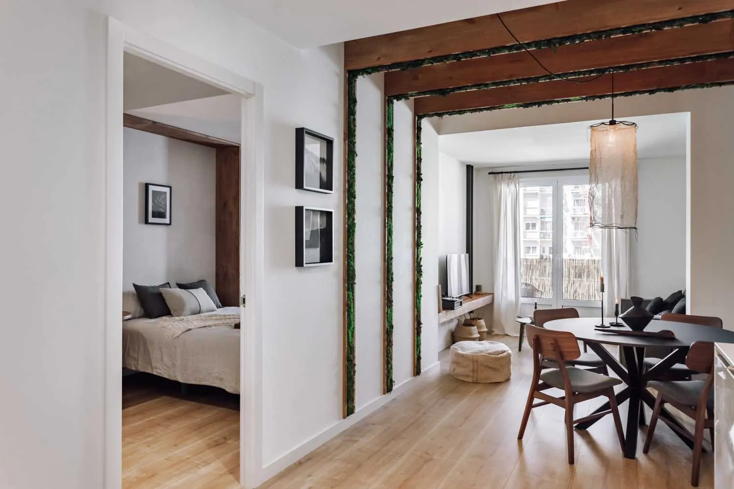 Stylish 75m2 Barcelona Flat With Gigabit Internet & Pro Workspace For Digital Nomads #2