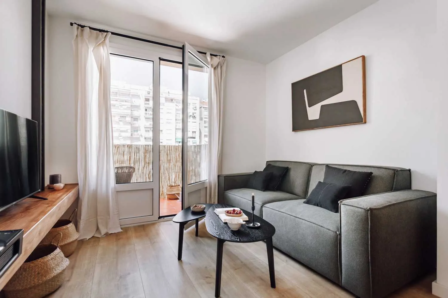 Stylish 75m2 Barcelona Flat With Gigabit Internet & Pro Workspace For Digital Nomads #3