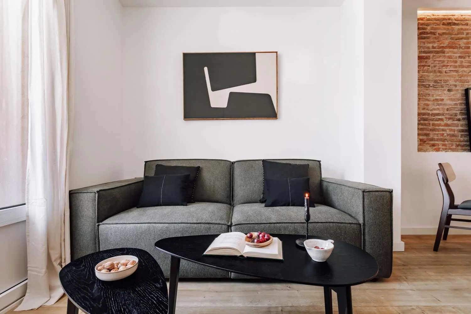 Stylish 75m2 Barcelona Flat With Gigabit Internet & Pro Workspace For Digital Nomads #4