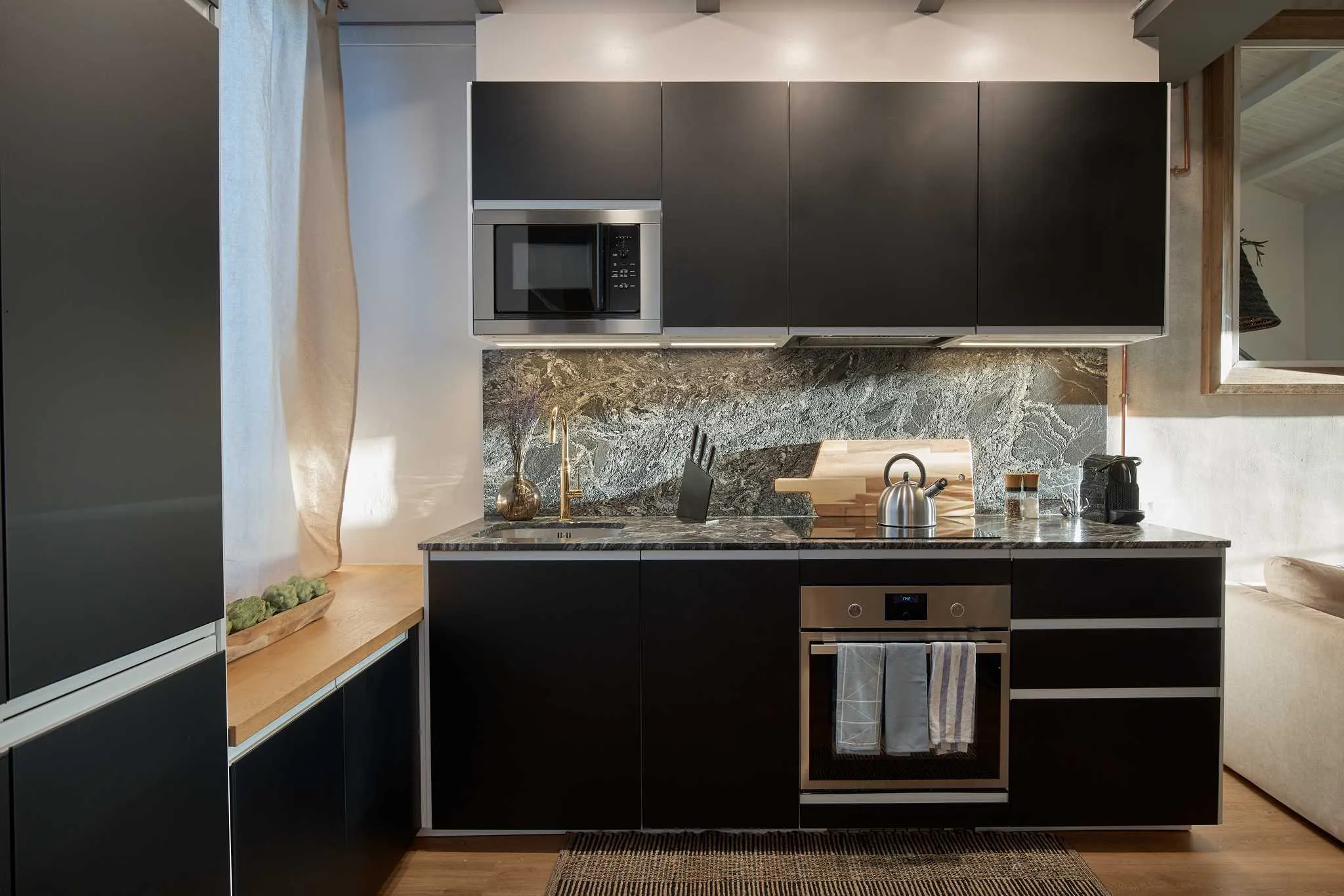 Urban 2br Flat With Pro Audio & Dual Monitors For Remote Work In Barcelona #5