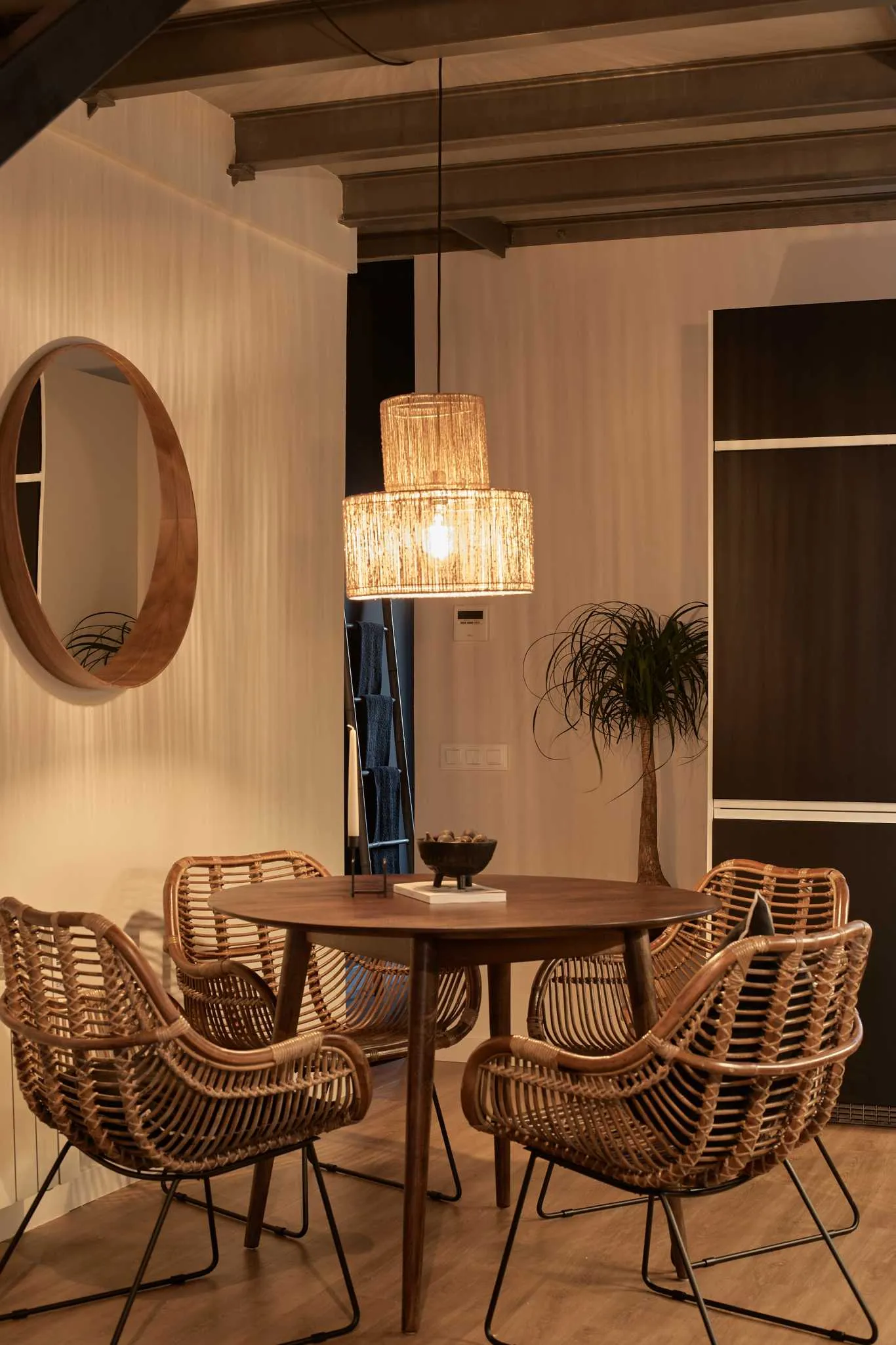 Urban 2br Flat With Pro Audio & Dual Monitors For Remote Work In Barcelona #4