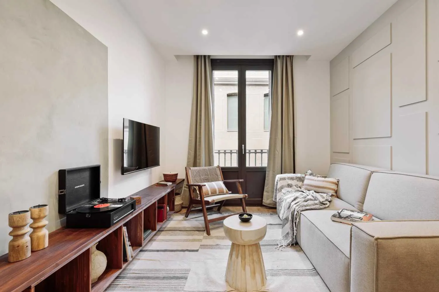 Spacious Barcelona Flat With High-speed Fiber & Pro Workstation For Remote Professionals #3