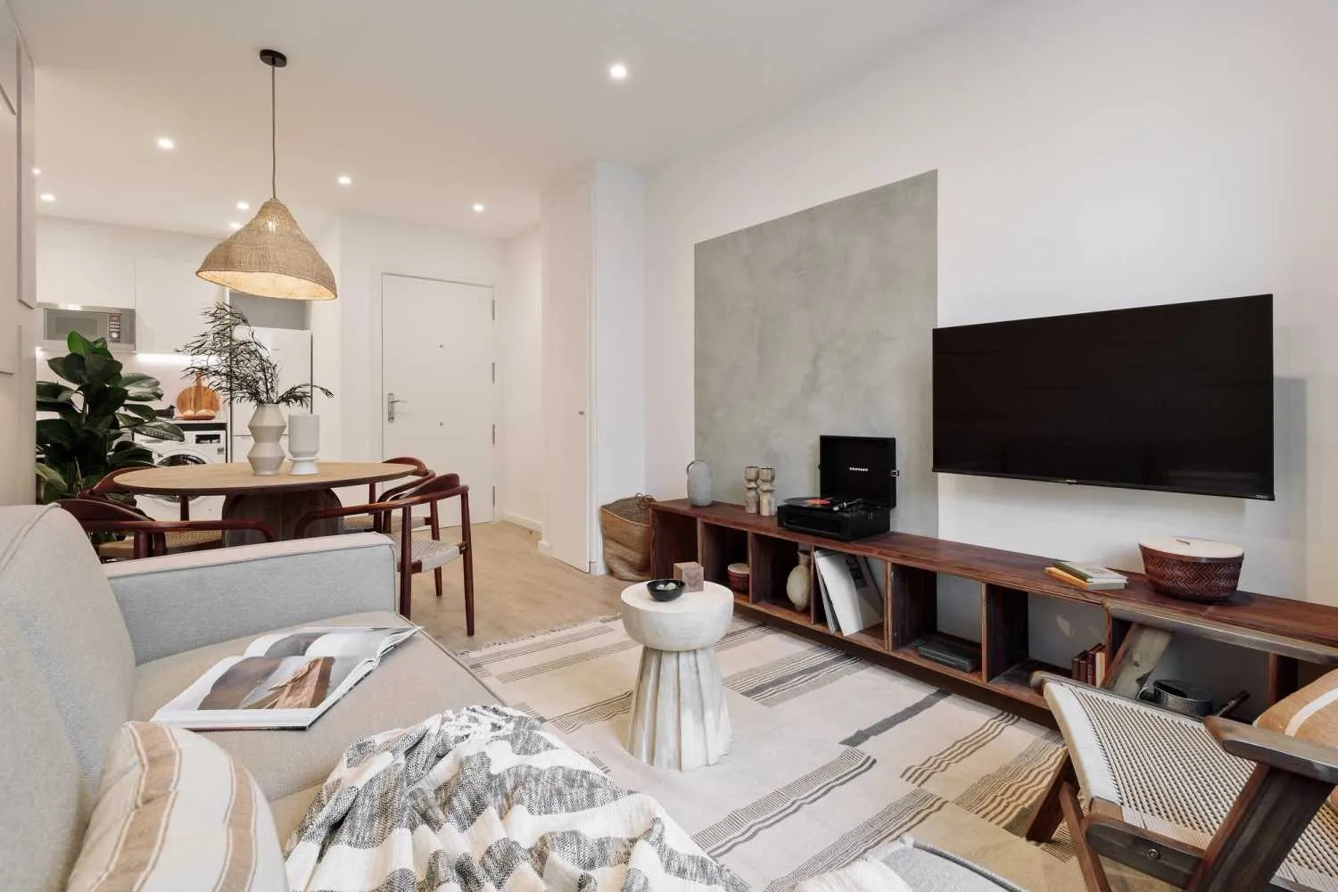 Spacious Barcelona Flat With High-speed Fiber & Pro Workstation For Remote Professionals #5