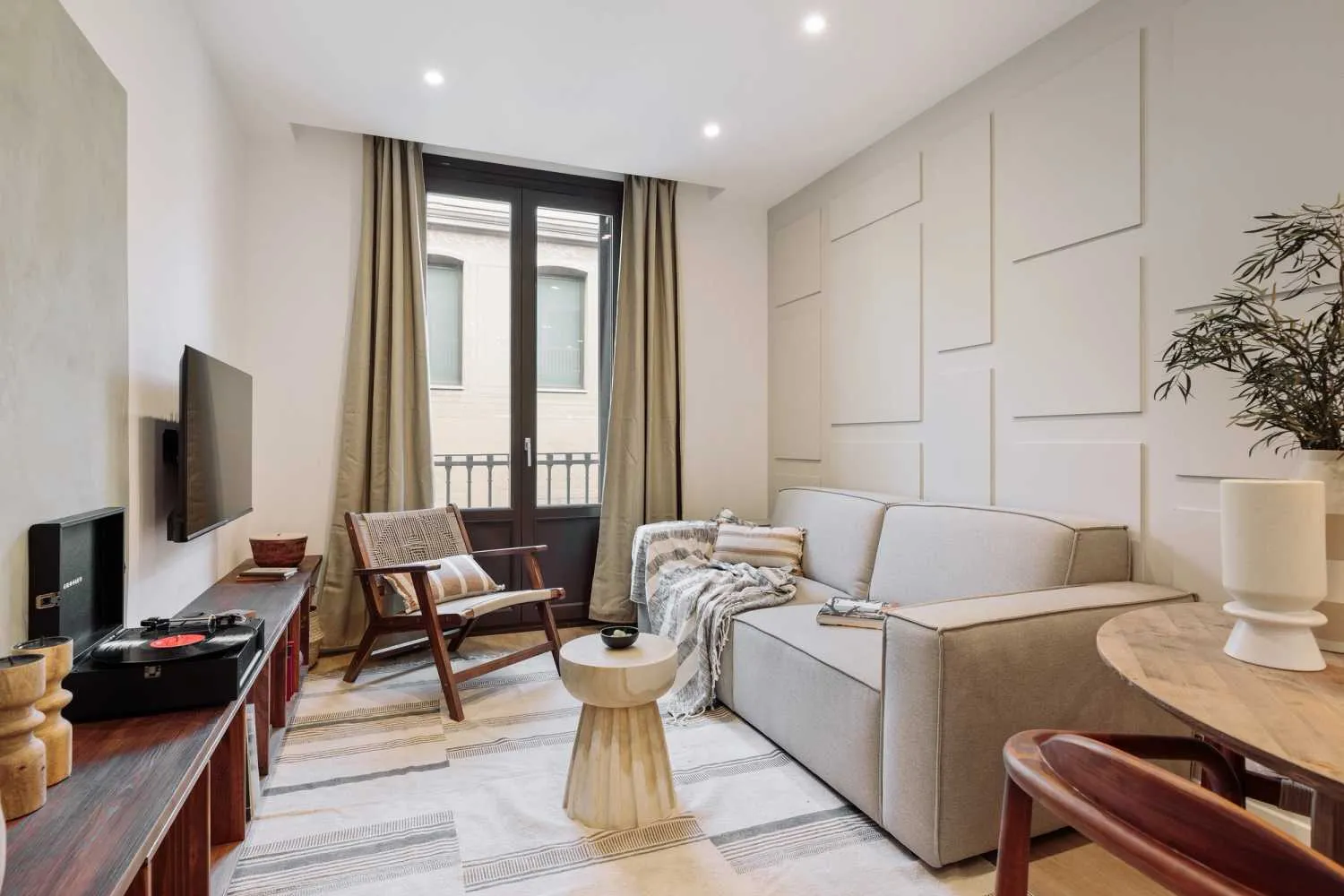 Spacious Barcelona Flat With High-speed Fiber & Pro Workstation For Remote Professionals #2