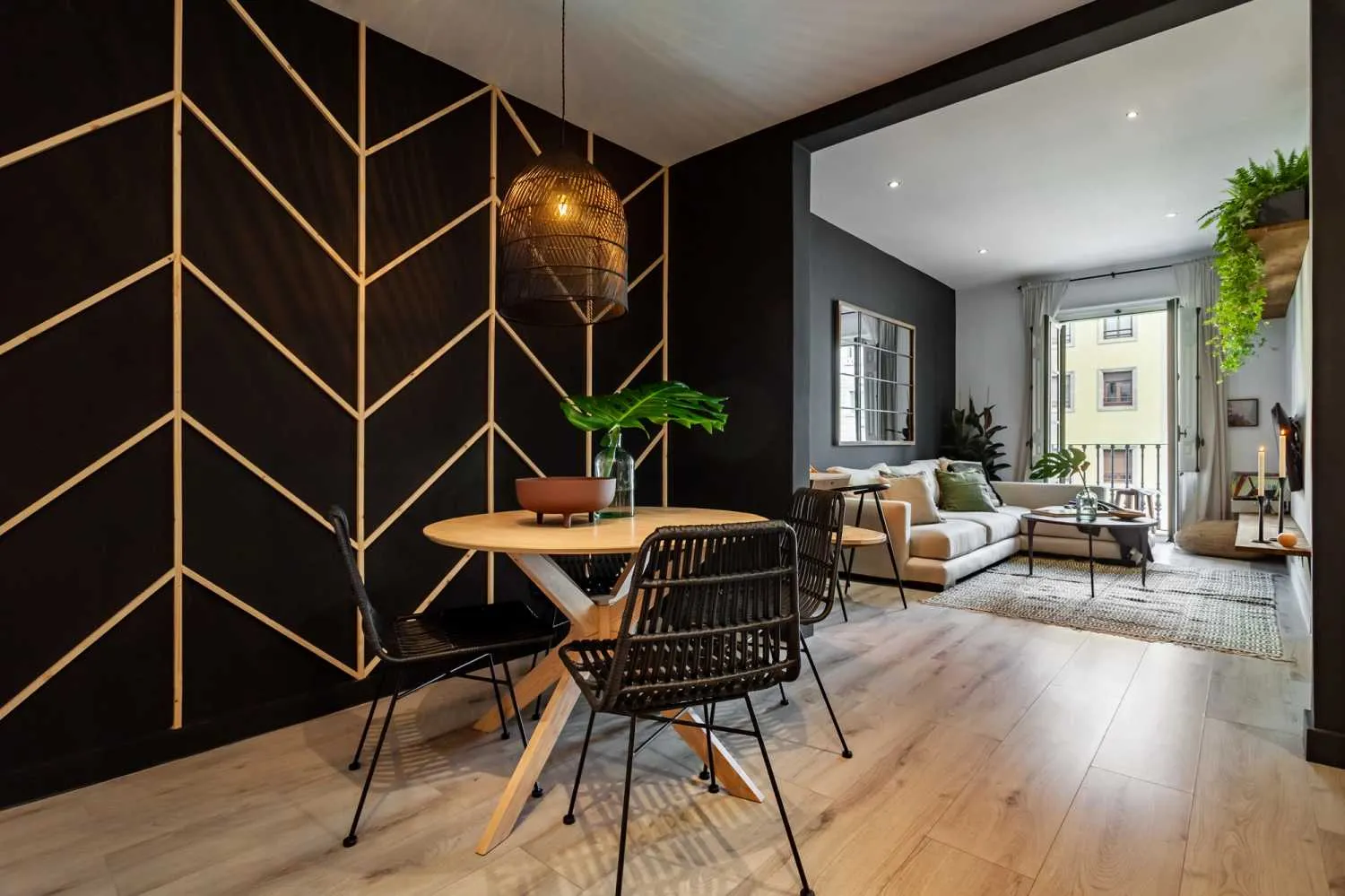 Sophisticated Barcelona Flat With Ultra-fast Wifi And Pro Workspace Setup For Remote Work #3