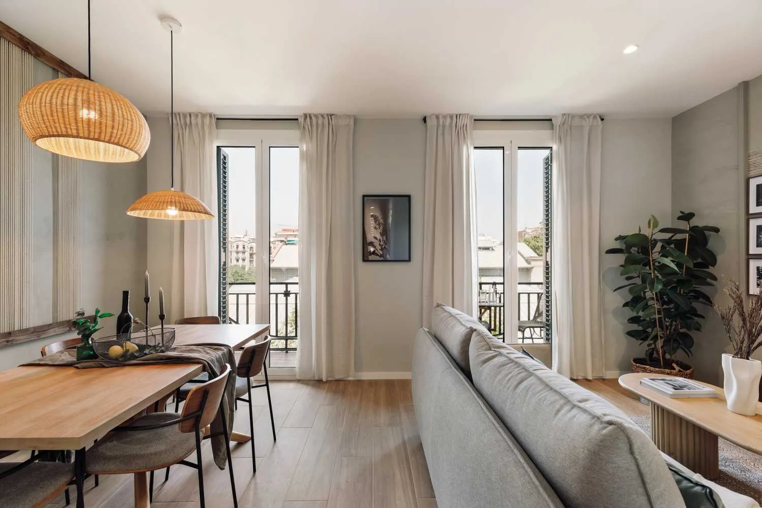 Airy Barcelona Flat With Gigabit Internet & Pro Workspace For Remote Productivity #2