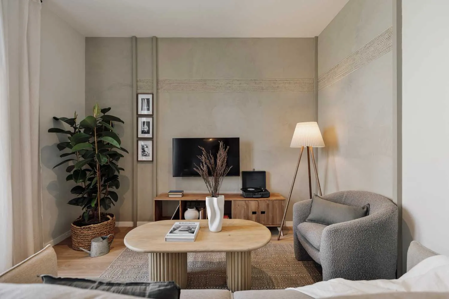 Airy Barcelona Flat With Gigabit Internet & Pro Workspace For Remote Productivity #3