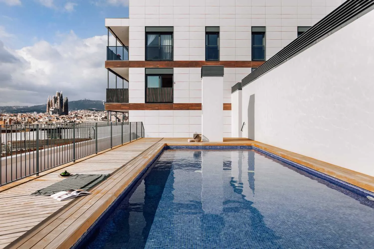 Trendy Barcelona Flat With Gigabit Internet & Pro Workspace For Digital Nomads #2
