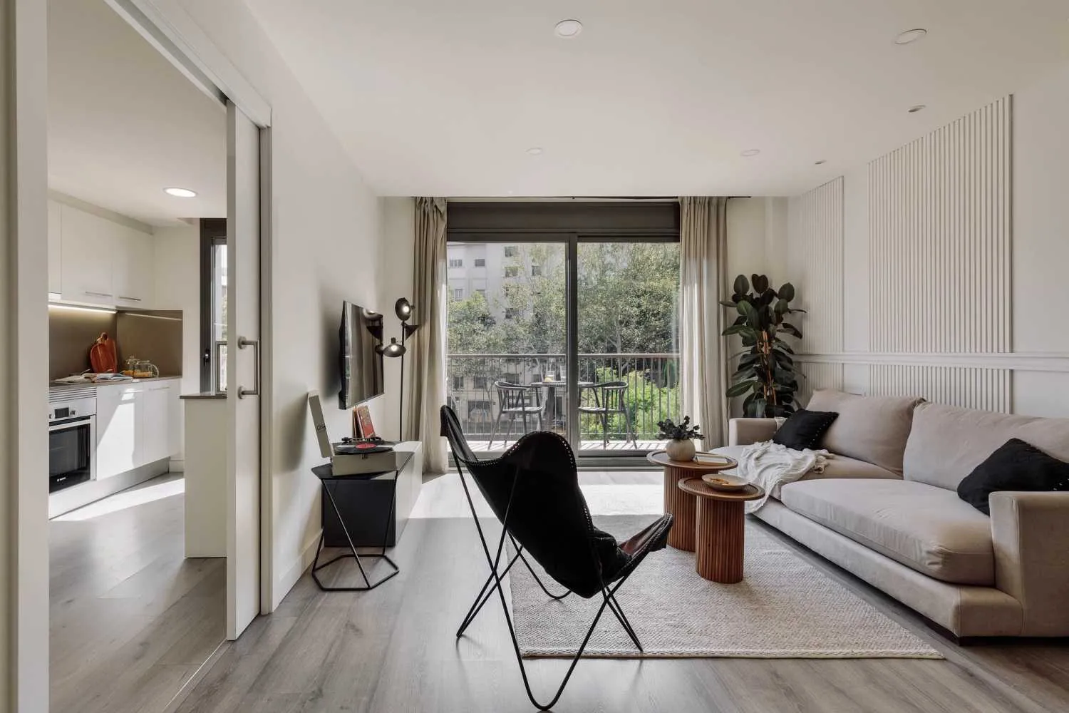Spacious Barcelona Flat With Ultra-fast Wifi And Pro Home Office Setup #4