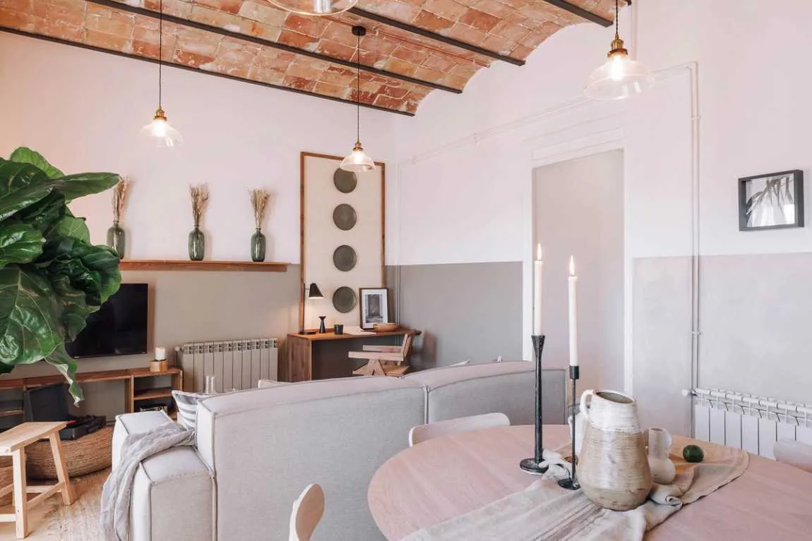Modern 3-bed Flat With Gigabit Internet & Pro Home Office Setup In Barcelona #3