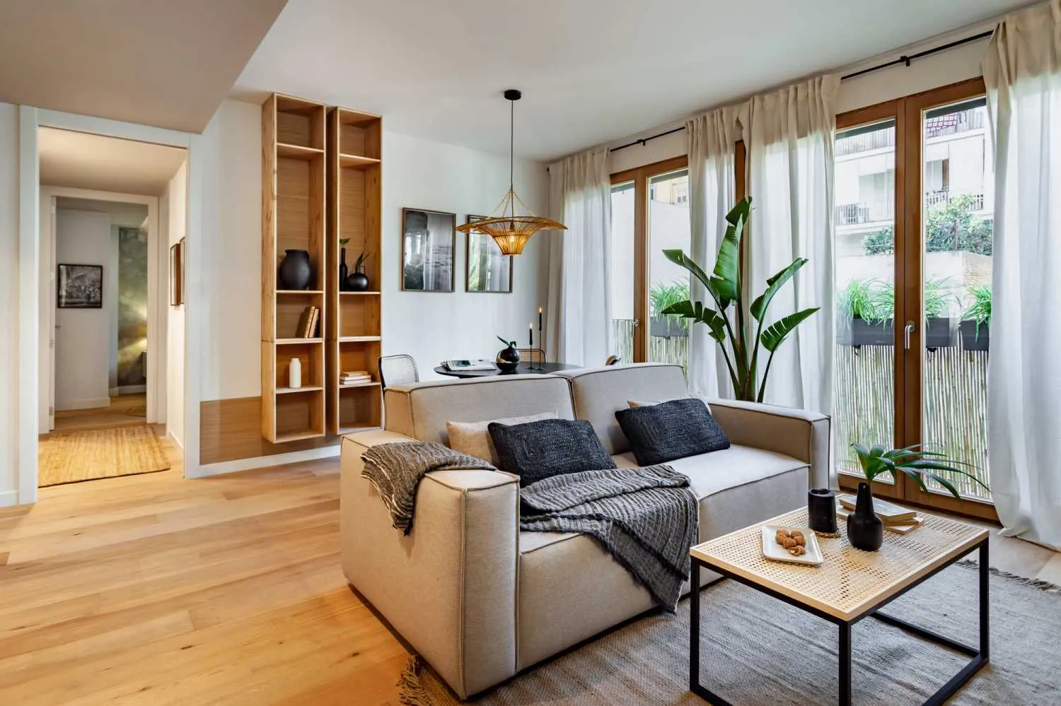 Premium Barcelona Flat With High-speed Fiber & Pro Workspace For Digital Nomads #2