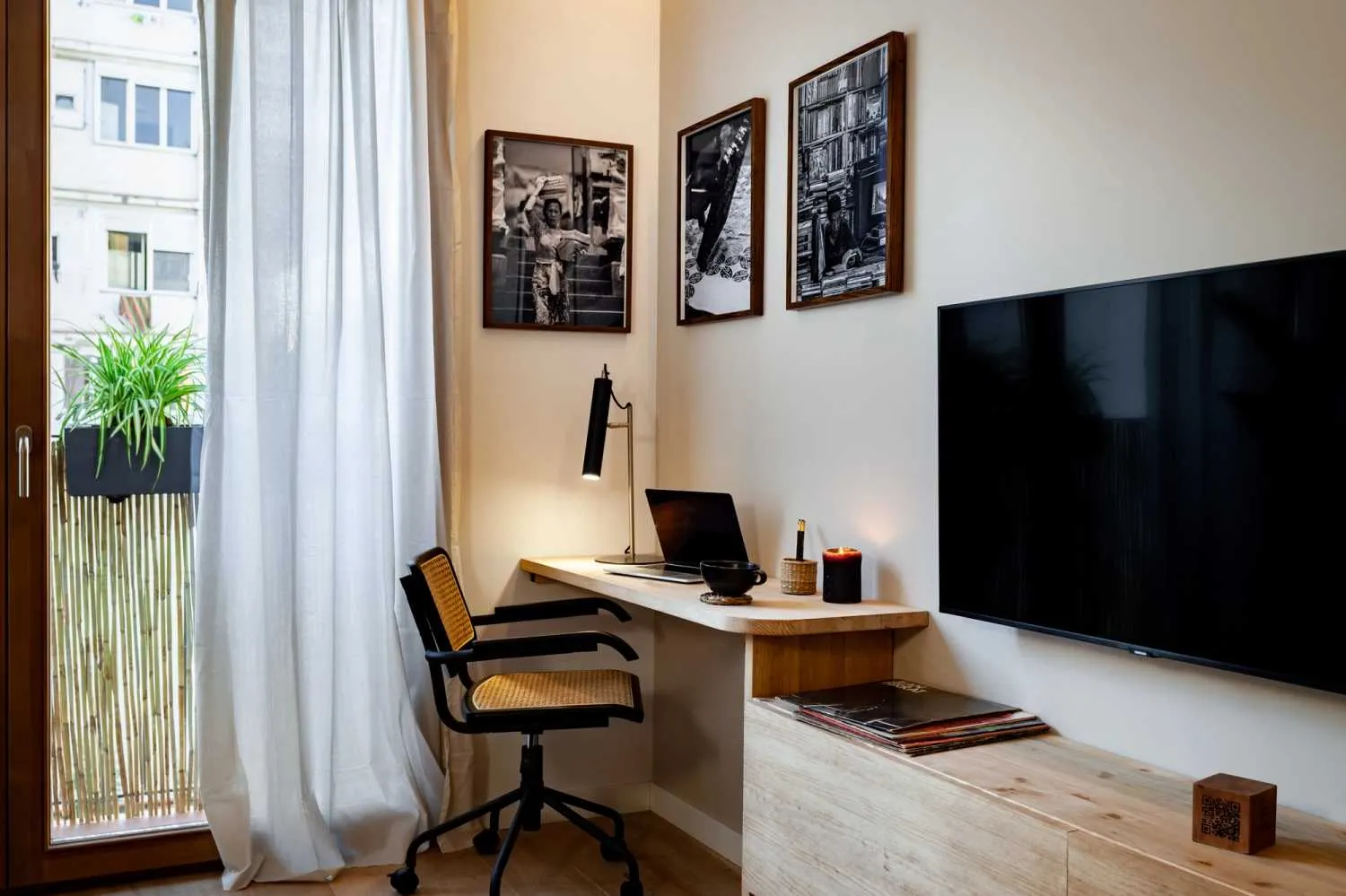 Premium Barcelona Flat With High-speed Fiber & Pro Workspace For Digital Nomads #5