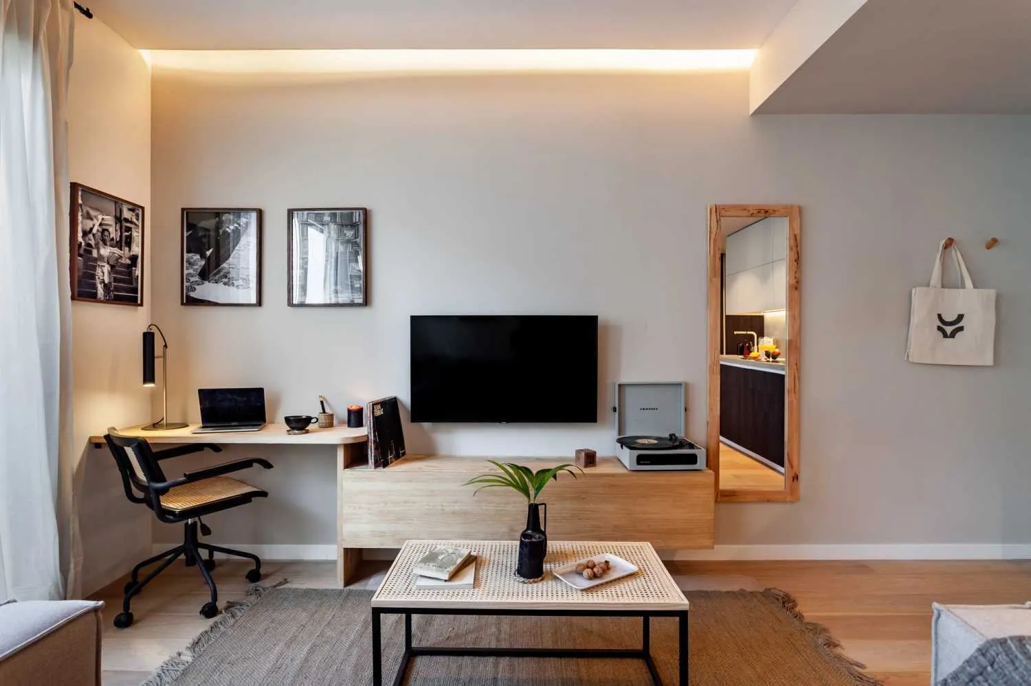 Premium Barcelona Flat With High-speed Fiber & Pro Workspace For Digital Nomads #4
