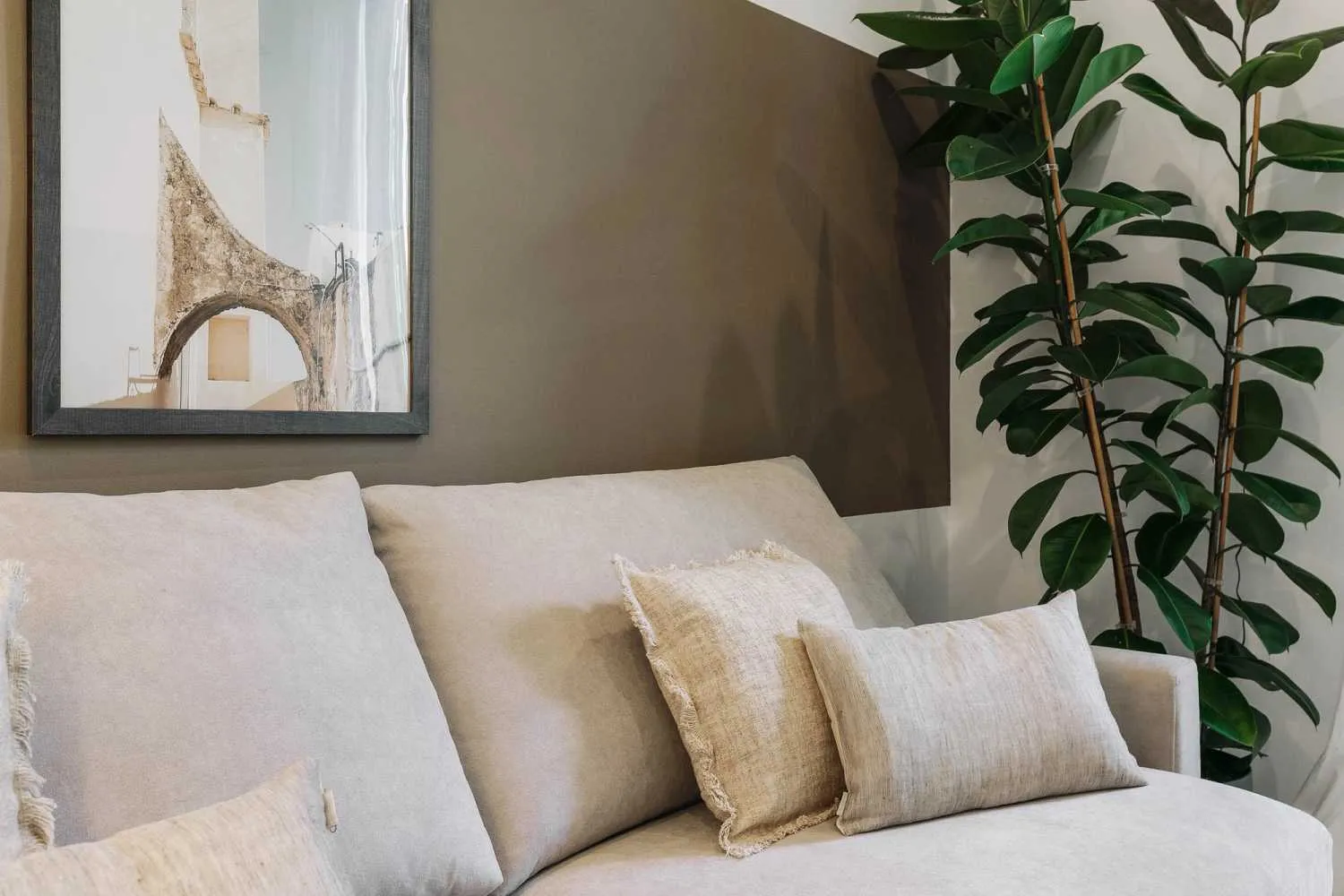 Contemporary 2-bed Flat With Ultra-fast Wifi & Professional Workspace In Barcelona #3