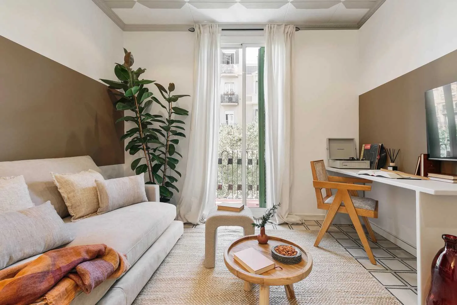 Contemporary 2-bed Flat With Ultra-fast Wifi & Professional Workspace In Barcelona #2