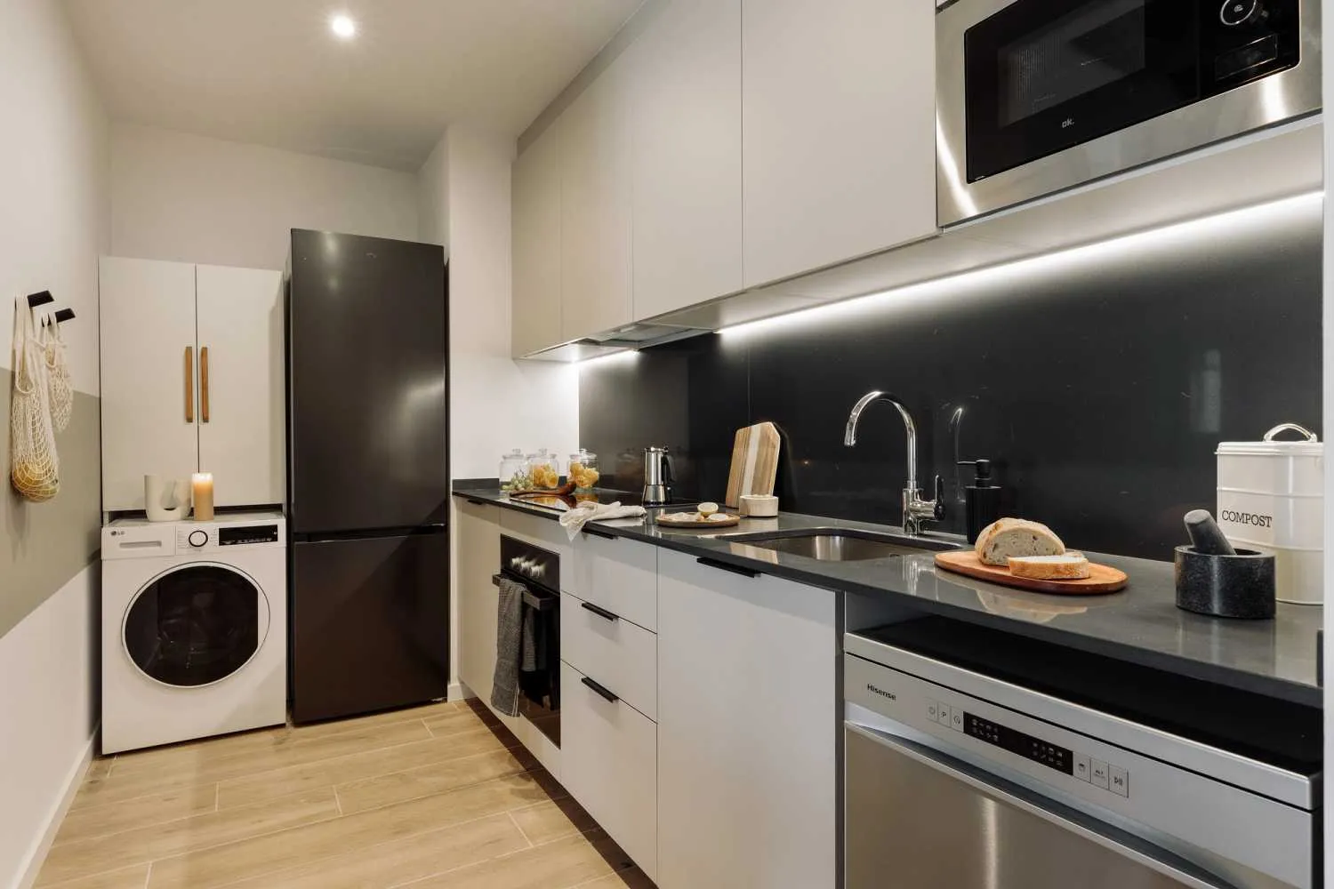 Impressive 65m2 Barcelona Flat With Pro Home Office Setup & Modern Kitchen #3