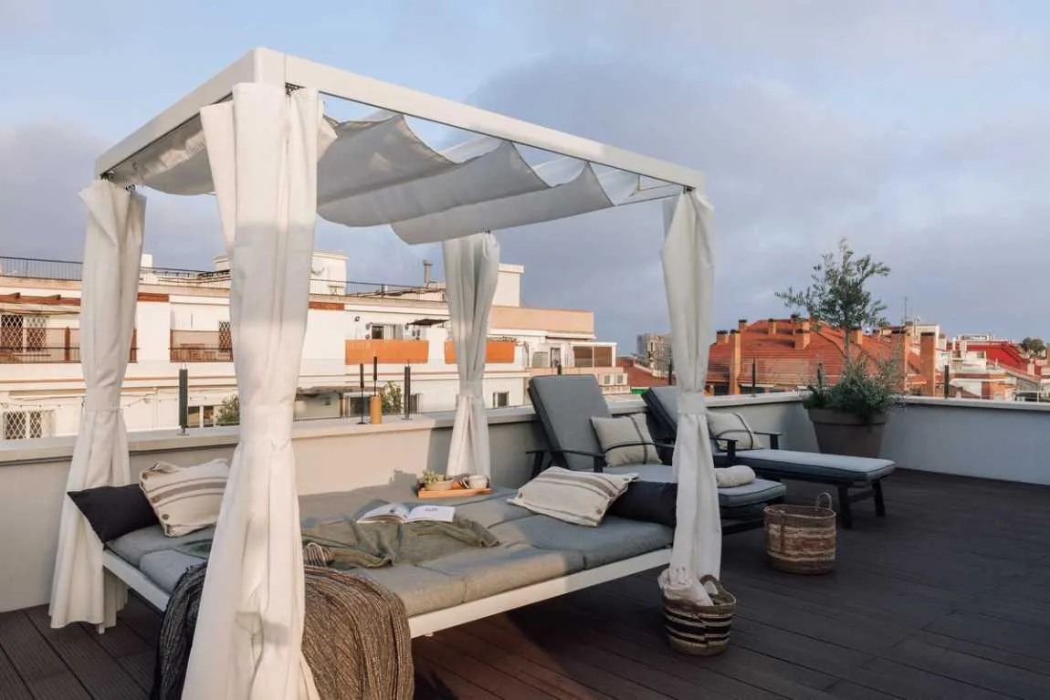 Refined 110m2 Barcelona Flat With High-speed Fiber, Pro Workspace & Creative Studio #2