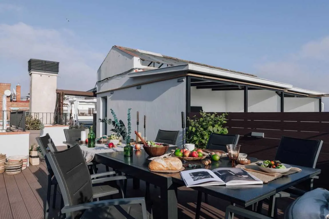 Refined 110m2 Barcelona Flat With High-speed Fiber, Pro Workspace & Creative Studio #3
