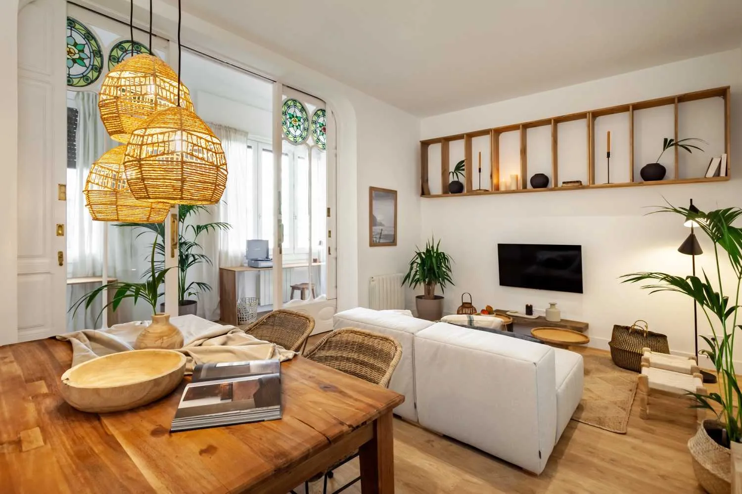 Trendy 110m2 Barcelona Flat With Gigabit Internet & Pro Home Office Setup #2