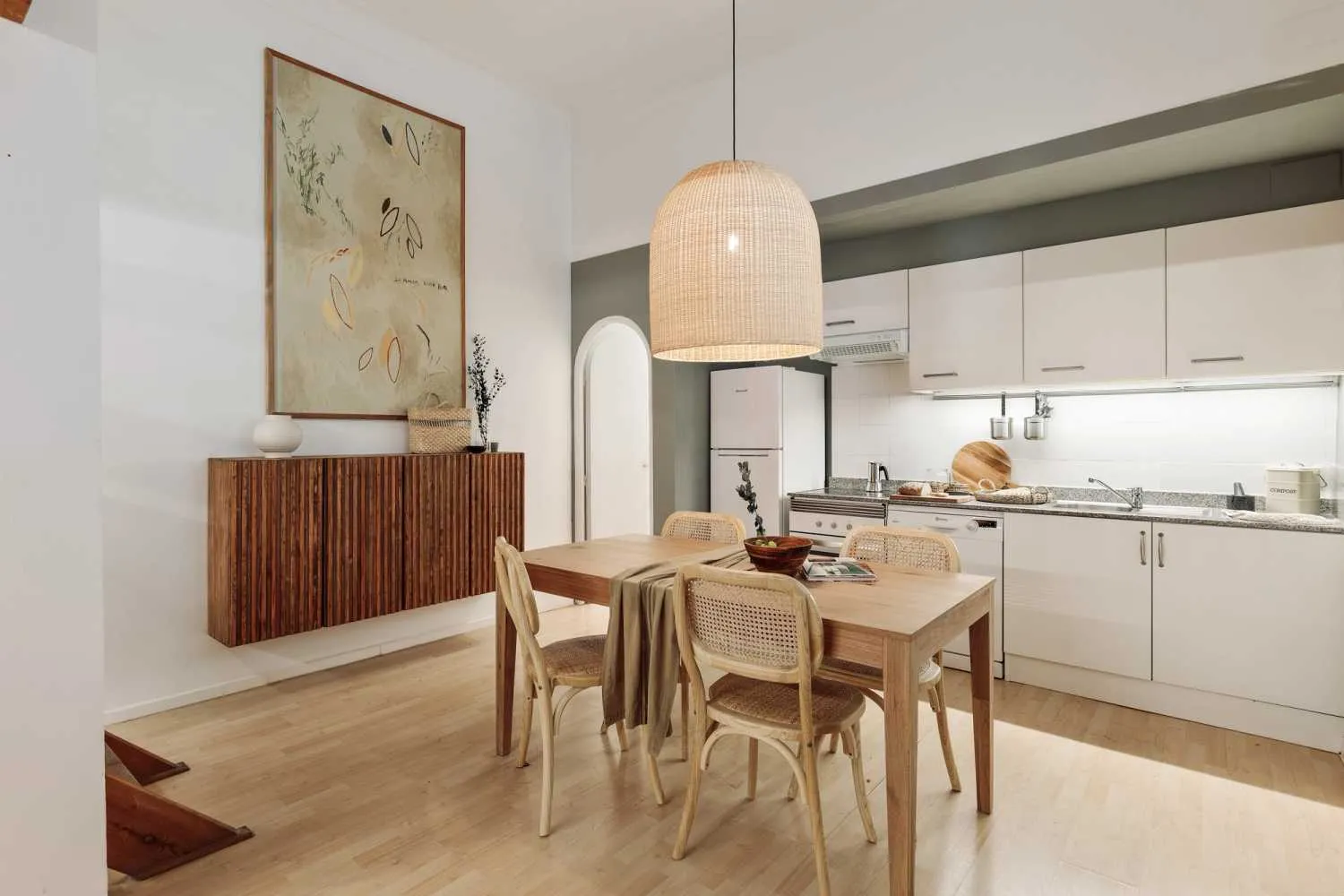Spacious Barcelona City Flat With Gigabit Internet And Professional Home Office Setup #5