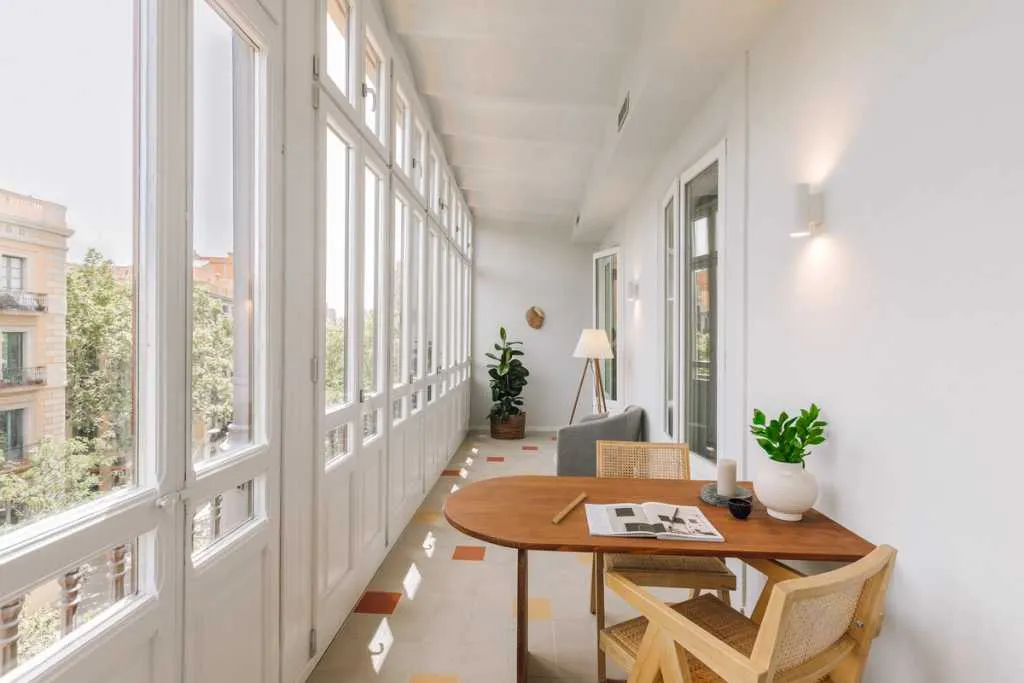 Modern Barcelona Flat With High-speed Fiber & Pro Workspace For Remote Work Enthusiasts #4