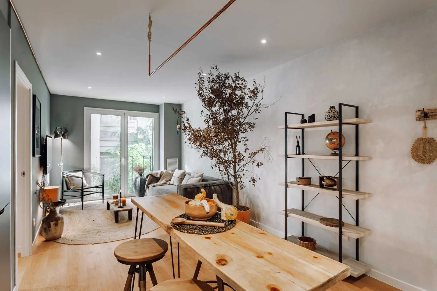 Elegant 70m2 Barcelona Flat With Gigabit Internet And Pro Workspace Setup #4