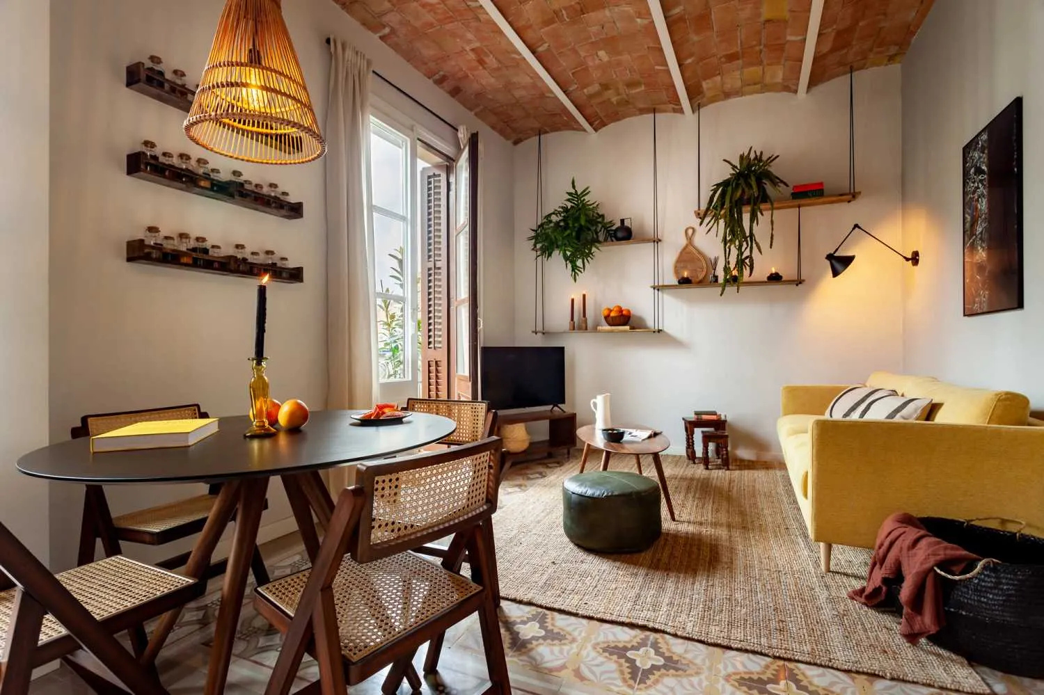 Spacious Barcelona City Flat With Gigabit Internet, Pro Workspace & Chef's Kitchen #2