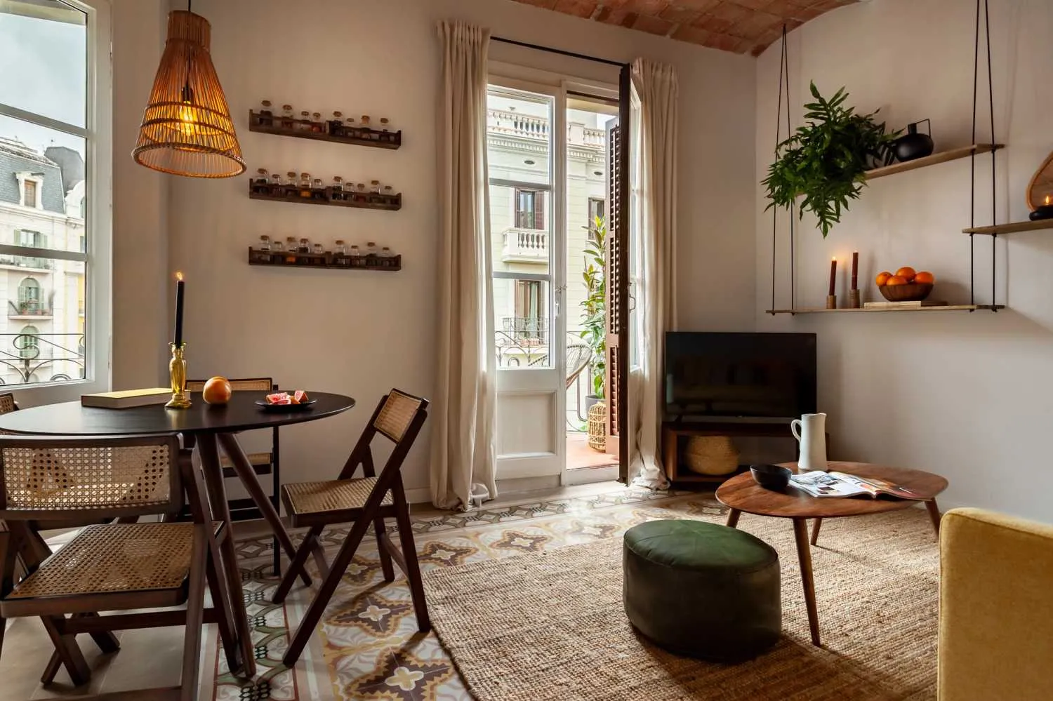 Spacious Barcelona City Flat With Gigabit Internet, Pro Workspace & Chef's Kitchen #3