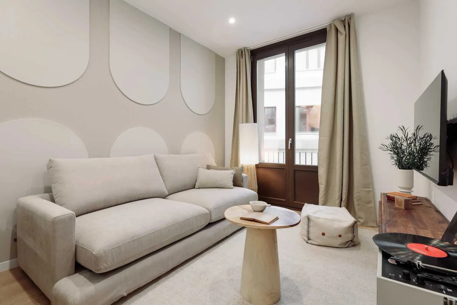 Elegant 64m2 Barcelona Flat With Ultra-fast Wifi And Pro Home Office Setup #3