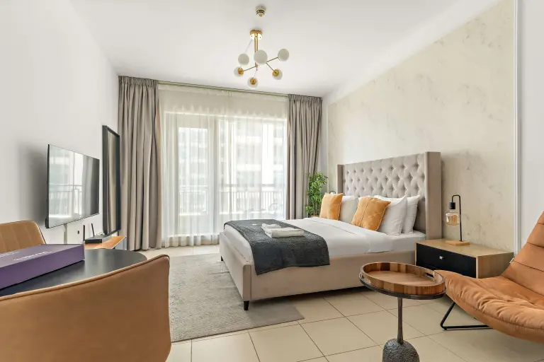 Designer 40m2 Dubai Studio With Dedicated Home Office For Remote Work Flexibility