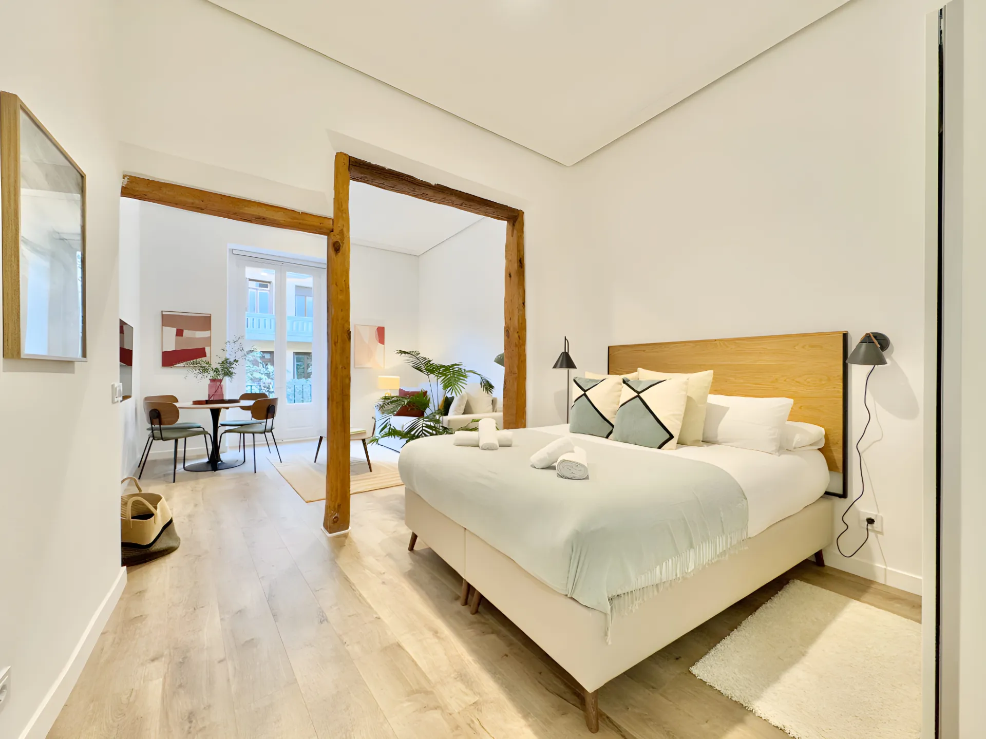 Spacious Premium Madrid Flat - Digital Nomad Ready: High-speed Fiber & Full Kitchen