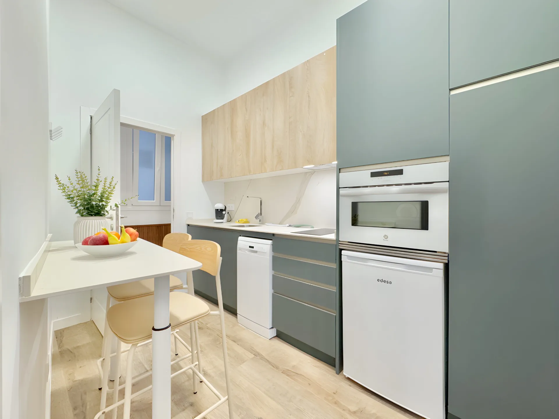 Spacious Premium Madrid Flat - Digital Nomad Ready: High-speed Fiber & Full Kitchen #4