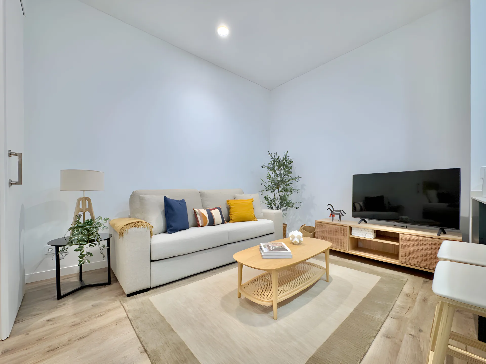 Roomy Trendy Madrid Flat - High-speed Fiber & Full Kitchen For Digital Nomads #4