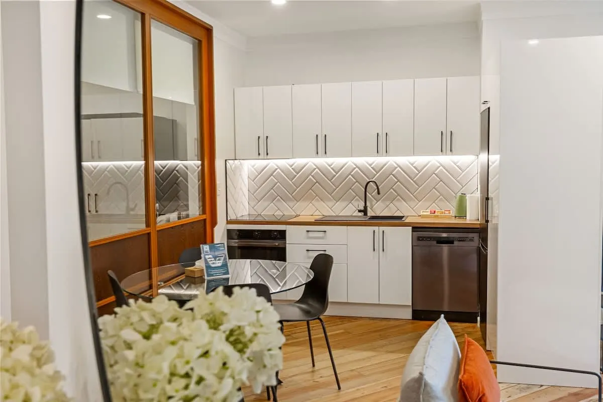 Trendy Executive Apartment, Charming 1br Auckland - Digital Nomad Setup & Dedicated Home Office #3