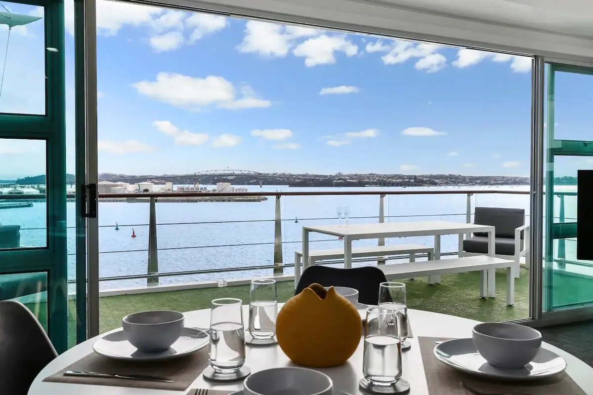 Intimate Contemporary Flat - Seaview & Dedicated Home Office In Auckland #3