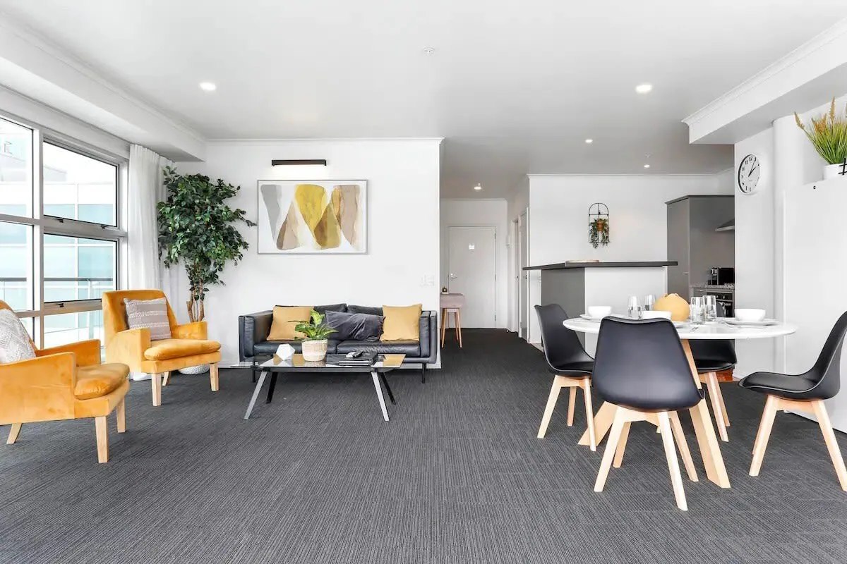Intimate Contemporary Flat - Seaview & Dedicated Home Office In Auckland