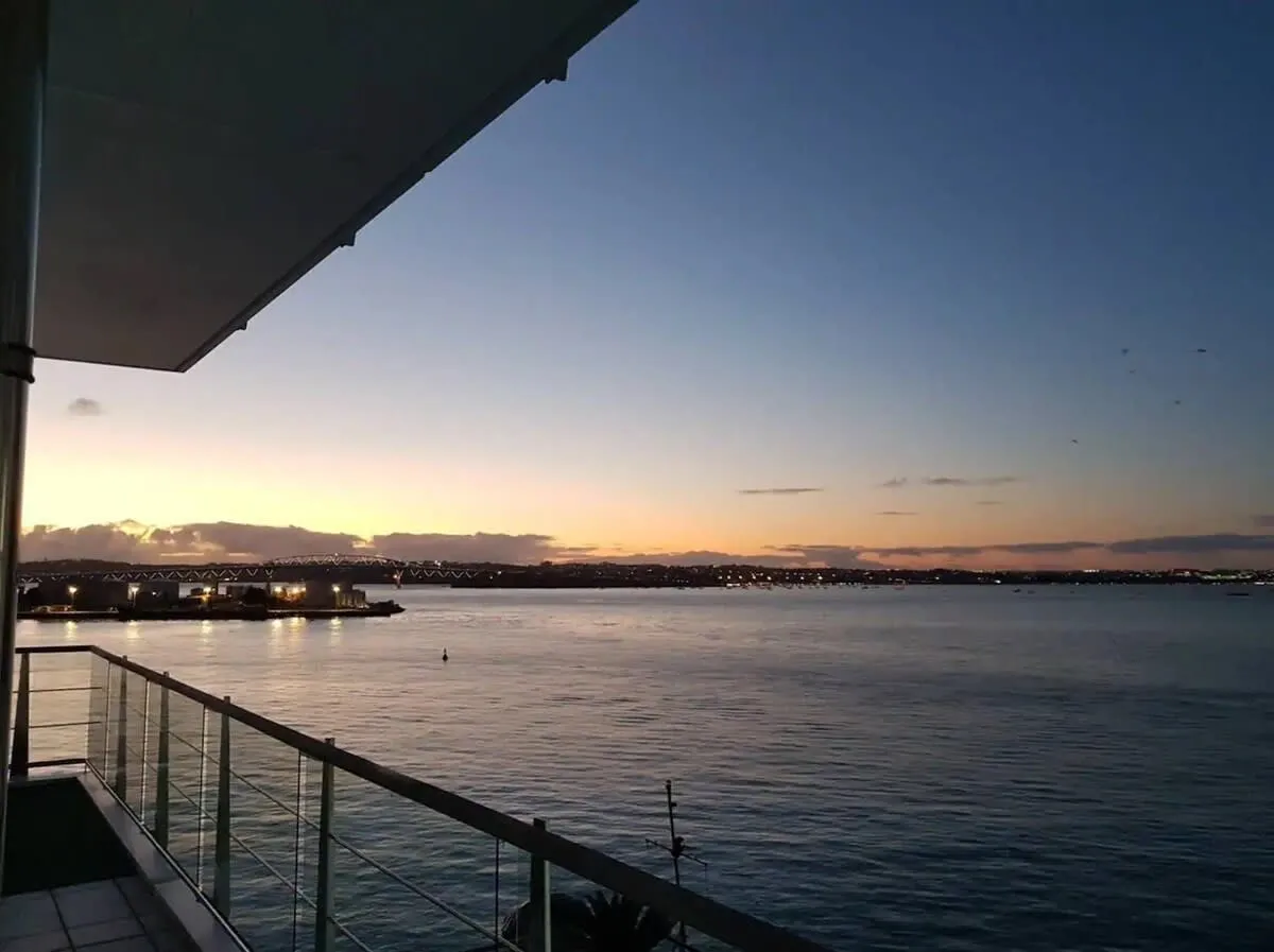 Intimate Contemporary Flat - Seaview & Dedicated Home Office In Auckland #4