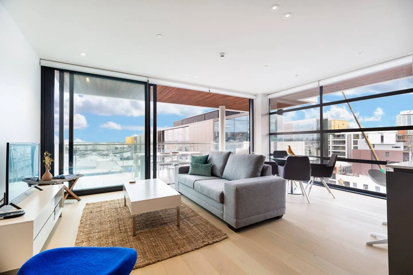 Charming Luxury 2br Flat On Auckland Waterfront - Dedicated Home Office & Fast Wifi