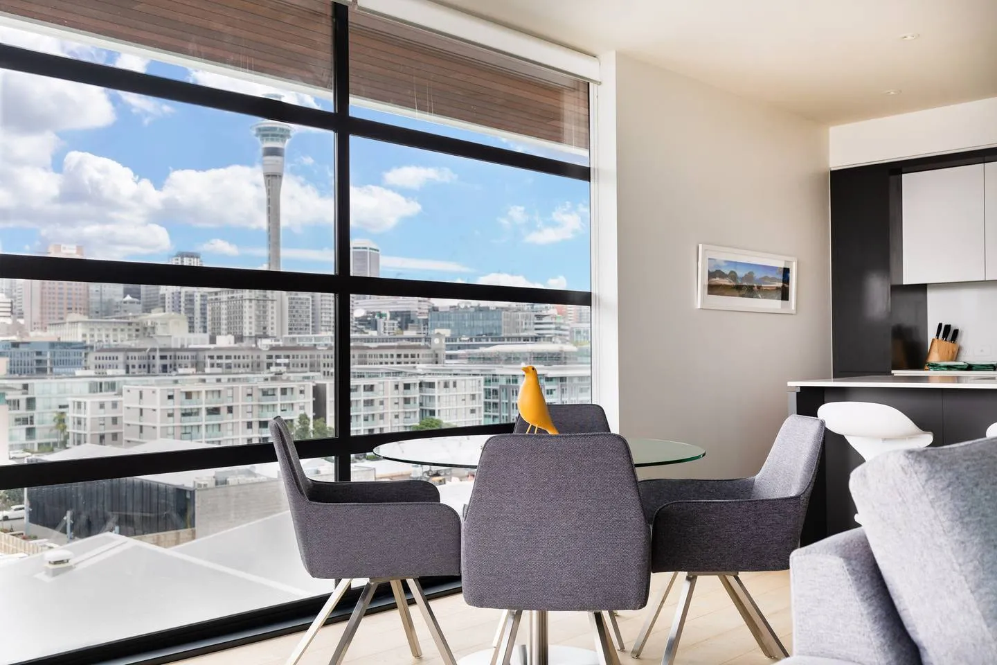 Charming Luxury 2br Flat On Auckland Waterfront - Dedicated Home Office & Fast Wifi #3