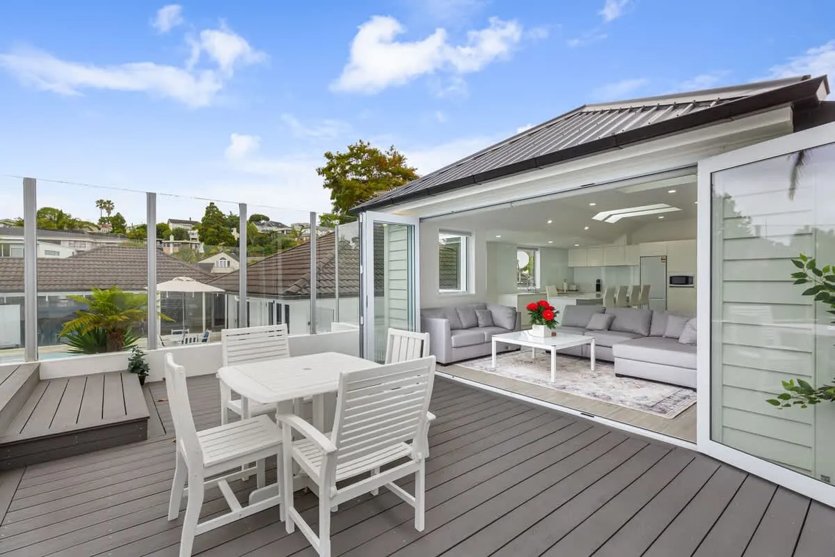 Remuera Elegant City Flat - Efficient 3br, Work-ready Home Office & Private Patio