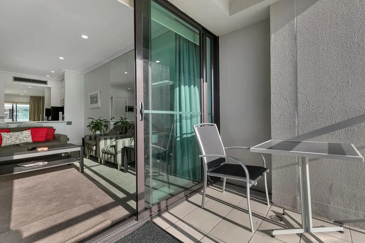 Compact Modern 2br Viaduct Flat - Digital-nomad Ready Home Office & High-speed Wifi #5